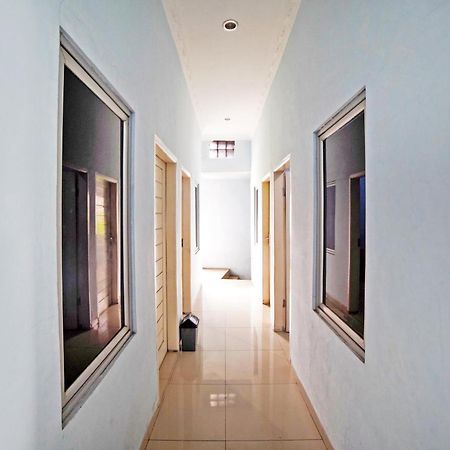 Oyo 90922 Gurusinga Guesthouse Medan Buitenkant foto