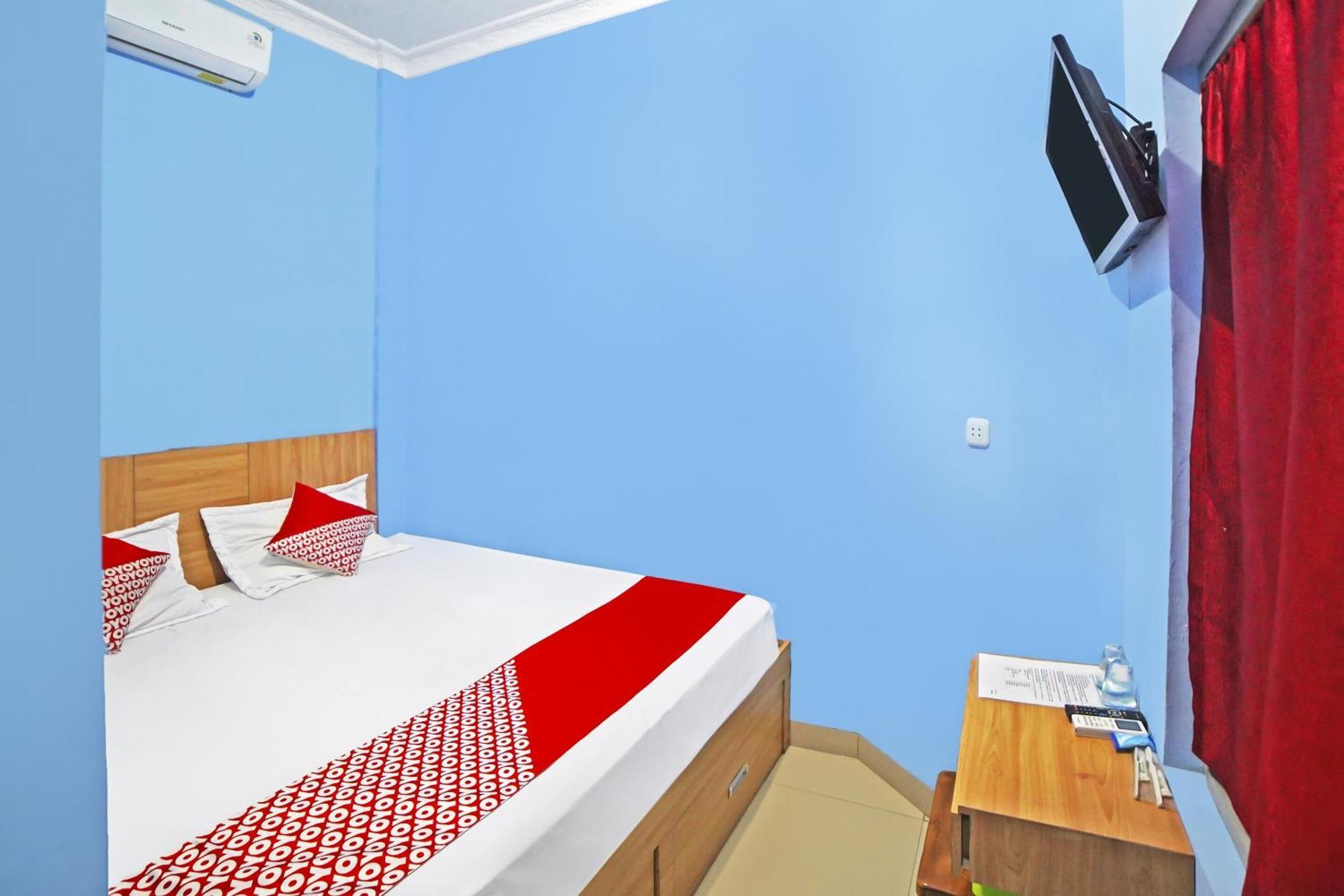 Oyo 90922 Gurusinga Guesthouse Medan Buitenkant foto