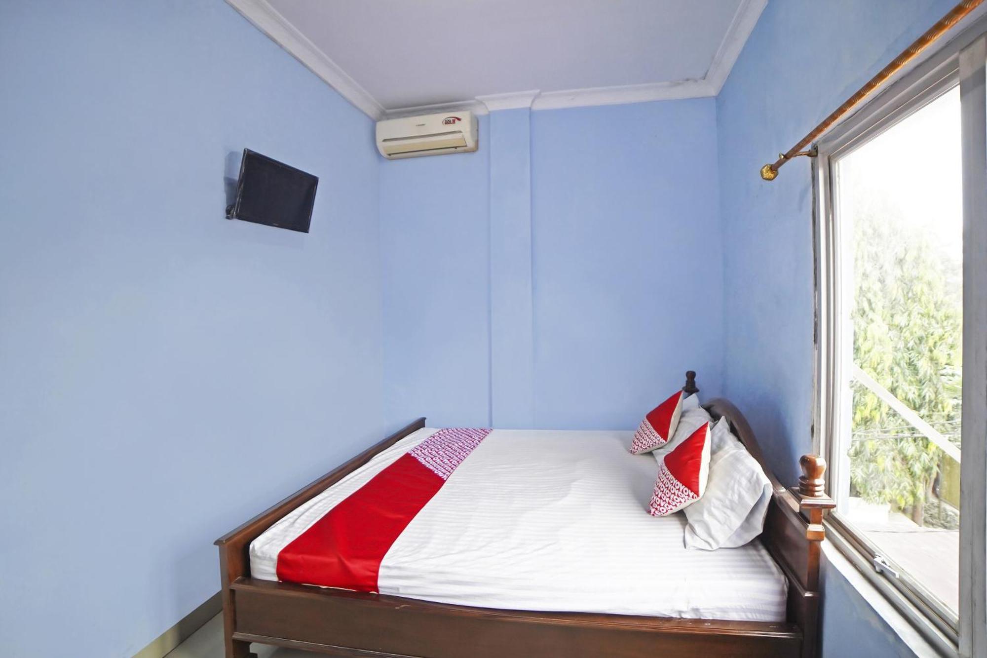 Oyo 90922 Gurusinga Guesthouse Medan Buitenkant foto