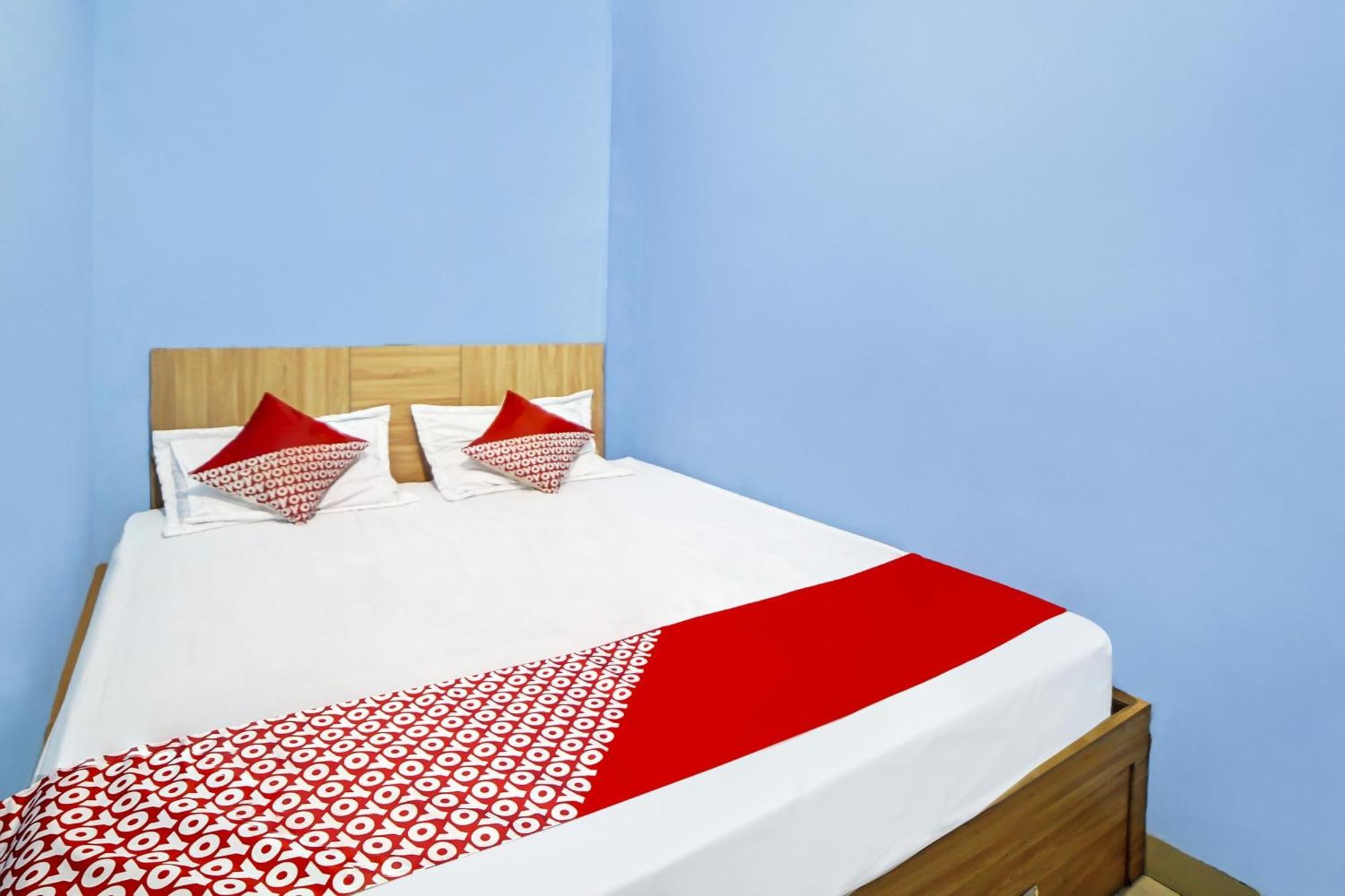 Oyo 90922 Gurusinga Guesthouse Medan Buitenkant foto