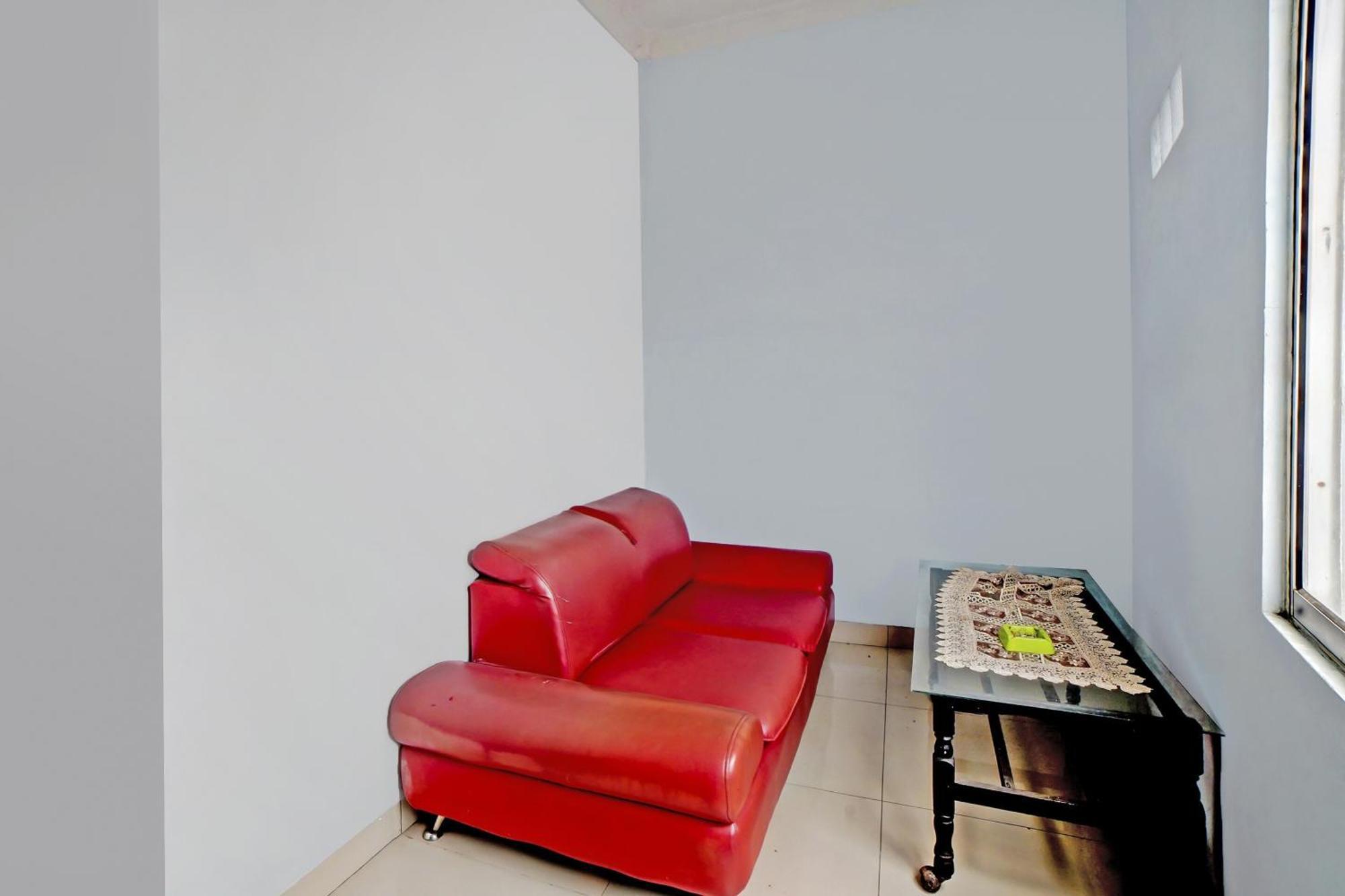 Oyo 90922 Gurusinga Guesthouse Medan Buitenkant foto