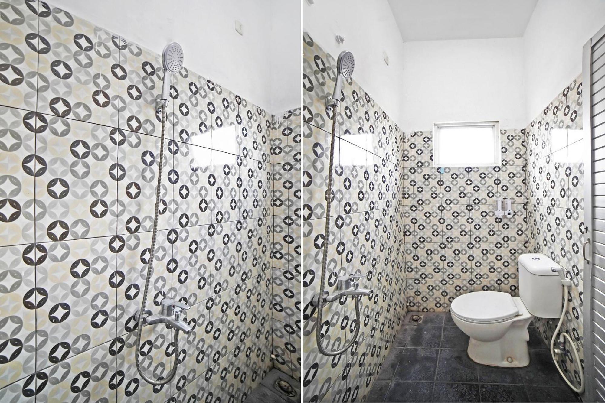 Oyo 90922 Gurusinga Guesthouse Medan Buitenkant foto