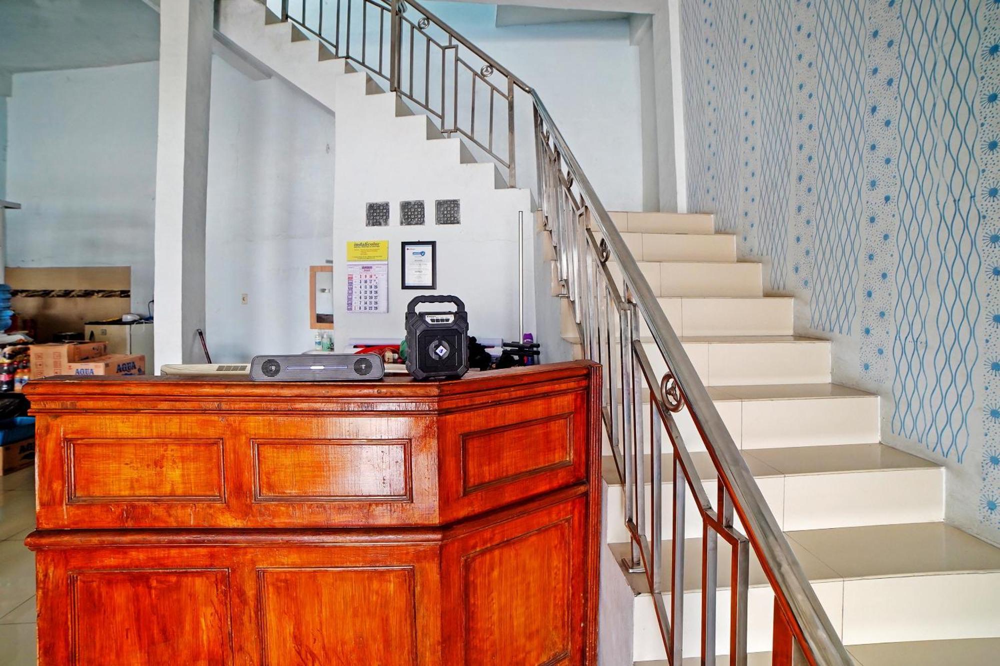 Oyo 90922 Gurusinga Guesthouse Medan Buitenkant foto