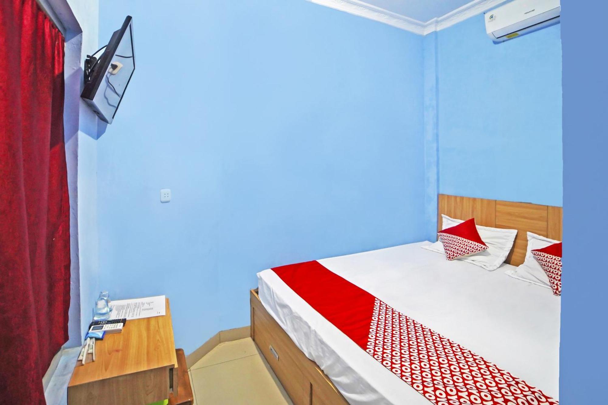 Oyo 90922 Gurusinga Guesthouse Medan Buitenkant foto