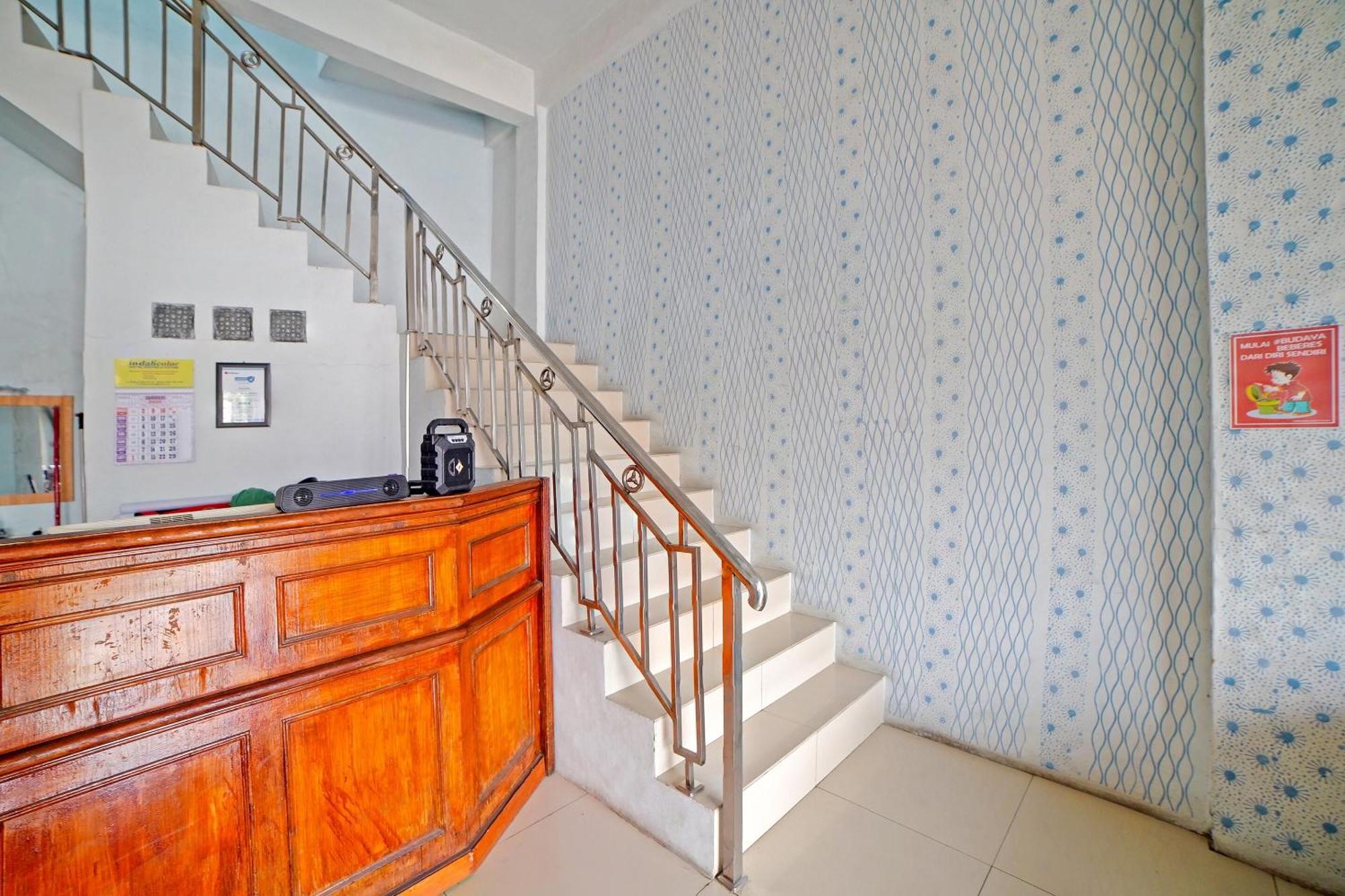 Oyo 90922 Gurusinga Guesthouse Medan Buitenkant foto