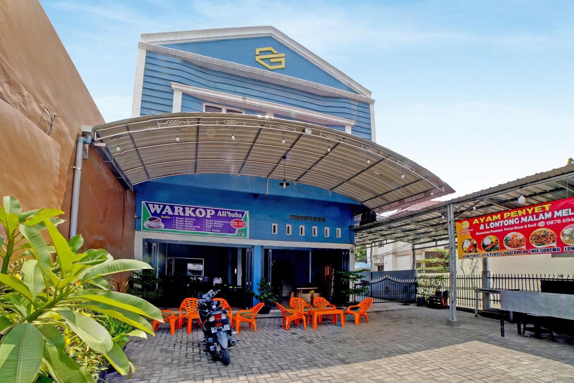 Oyo 90922 Gurusinga Guesthouse Medan Buitenkant foto
